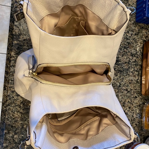 Coach Phoebe leather shoulder bag - beige - Picture 2 of 7